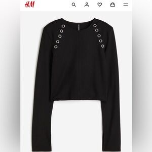 H&M Women’s Medium Divided fitted black long sleeve crop with grommet detail.